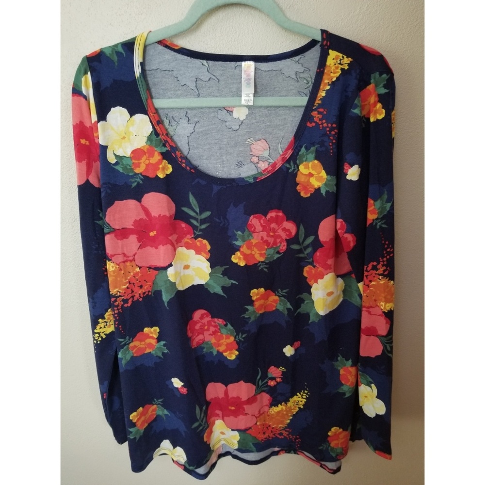 Lularoe Lynnae top
